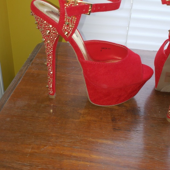 Mascotte red platform heels with gold details - Picture 3 of 5
